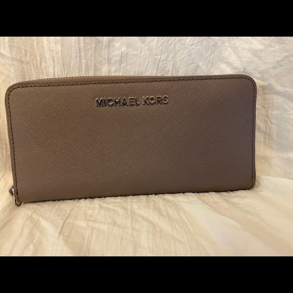 Michael Kors zippered wallet